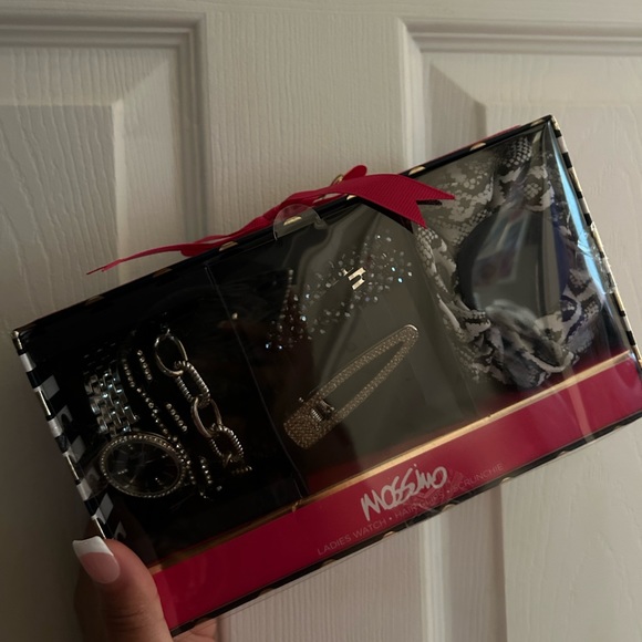 Accessory Kit - Picture 3 of 4